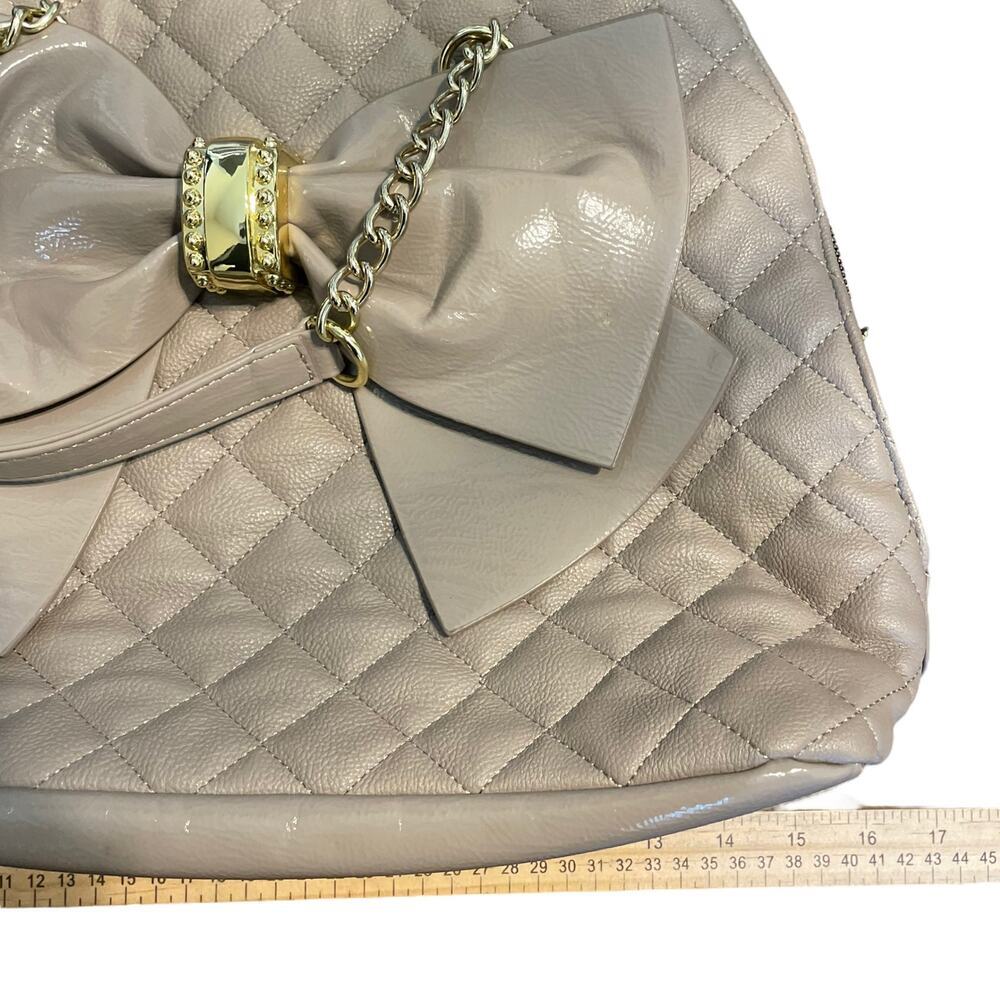 Betsey Johnson Large Cream Quilted Bow Purse - Picture 9 of 10